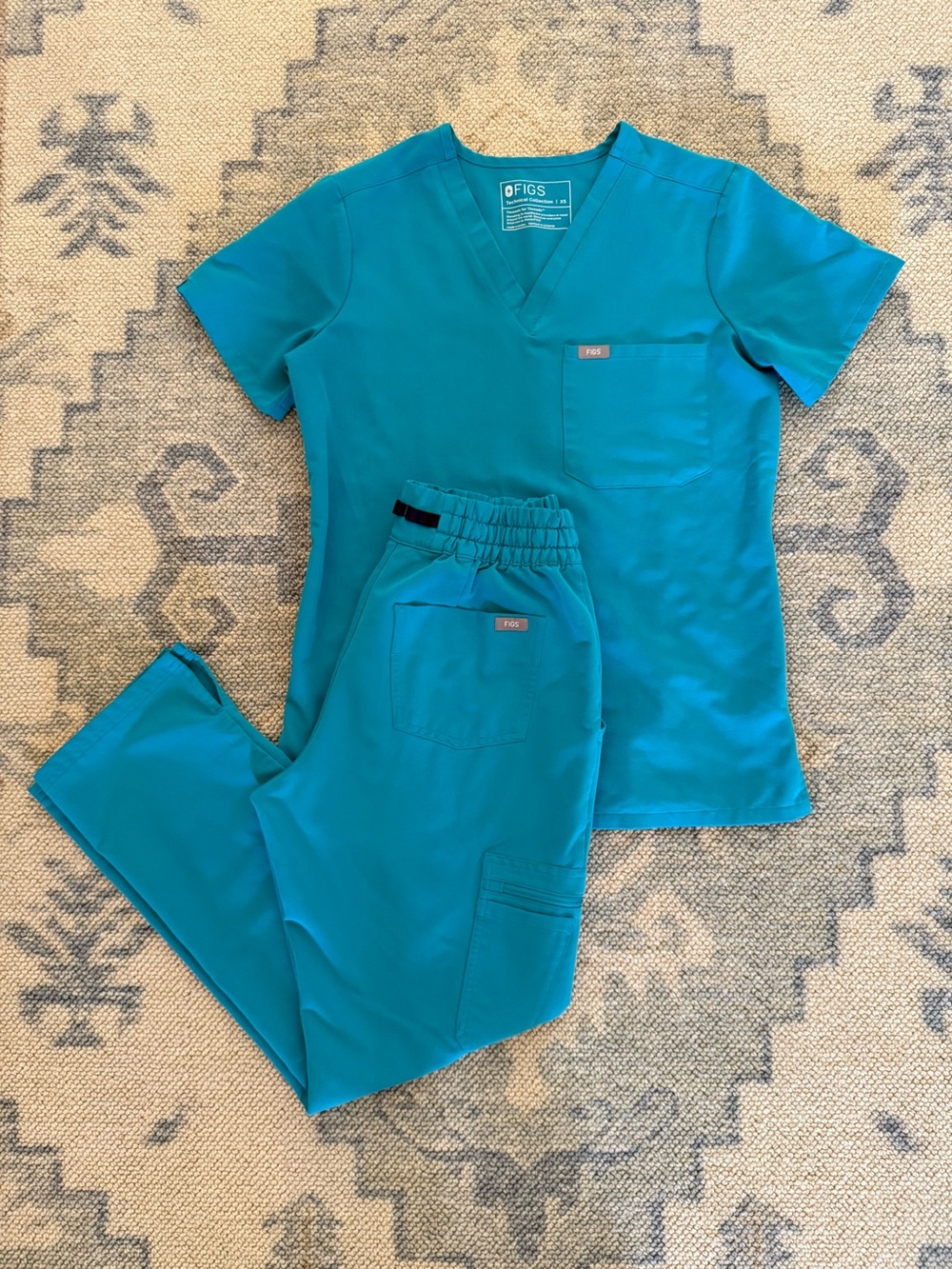 FIGS Women's Teal Straight-Leg Scrub Set